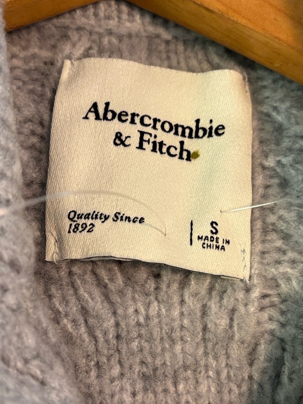 Abercrombie & Fitch Cable-Knit Button Down Gray Cardigan Size
S NWOT - Picture 14 of 16